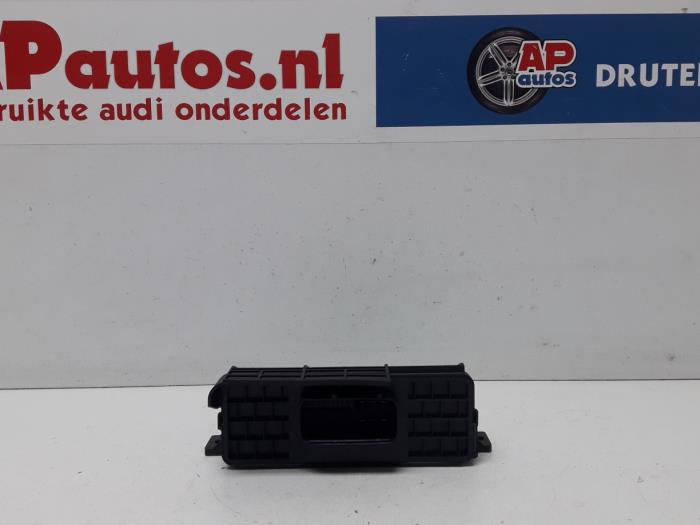 Używane Komputer pokladowy Audi A6 Avant Quattro (C6) 3.0 TDI V6 24V Cena € 19,99 Procedura marży oferowane przez AP Auto's