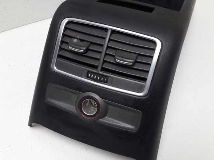 Consola central de un Audi A6 Avant Quattro (C6) 3.0 TDI V6 24V 2005