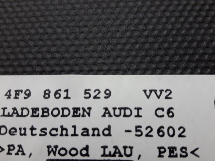 Boot mat from a Audi A6 Avant Quattro (C6) 3.0 TDI V6 24V 2005