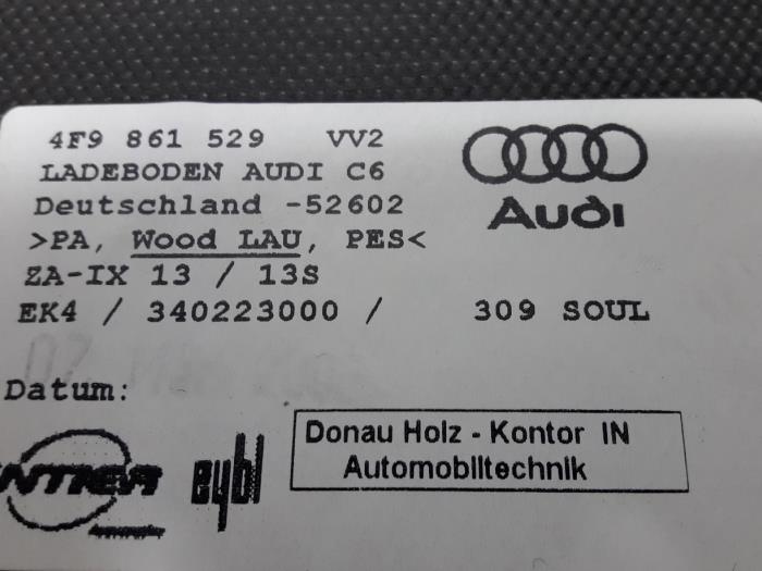 Boot mat from a Audi A6 Avant Quattro (C6) 3.0 TDI V6 24V 2005