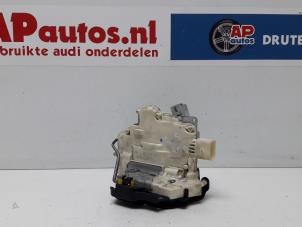 Usagé Serrure portière mécanique 4portes arrière droite Audi A4 Avant (B7) 2.0 TDI 16V Prix € 30,00 Règlement à la marge proposé par AP Autos