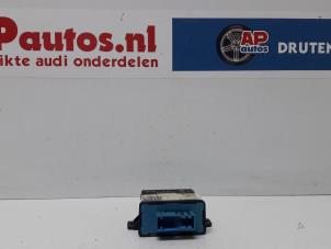 Usagé Ordinateur éclairage virage Audi A8 (D4) 4.2 TDI V8 32V Quattro Prix € 49,99 Règlement à la marge proposé par AP Autos