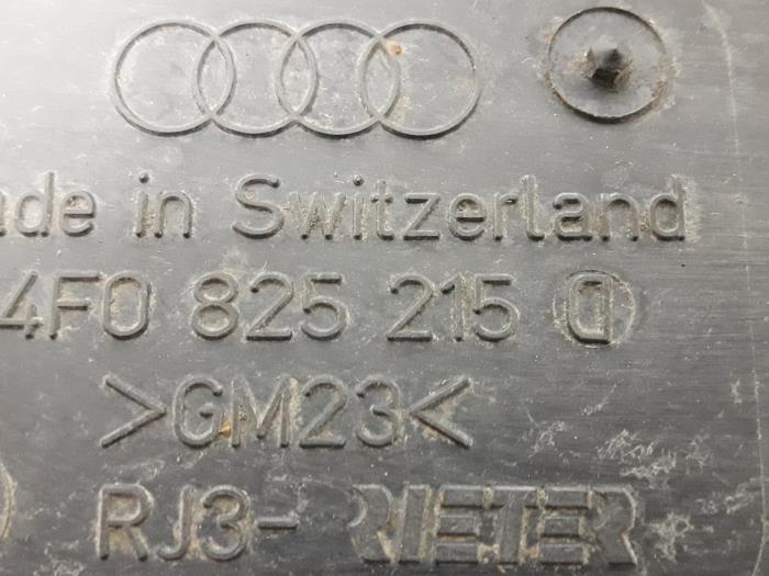 Schutzblech Boden van een Audi A6 (C6) 3.2 V6 24V FSI 2005