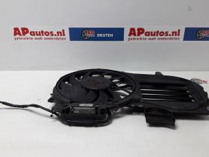 Usagé Boîtier ventilateur Audi A4 Avant (B7) 2.0 TDI 16V Prix € 99,99 Règlement à la marge proposé par AP Autos