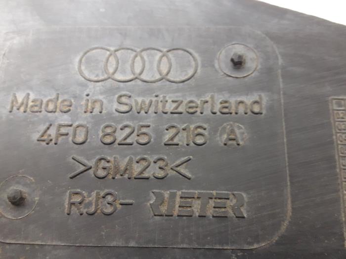 Plaque de protection sol d'un Audi A6 (C6) 3.2 V6 24V FSI 2005