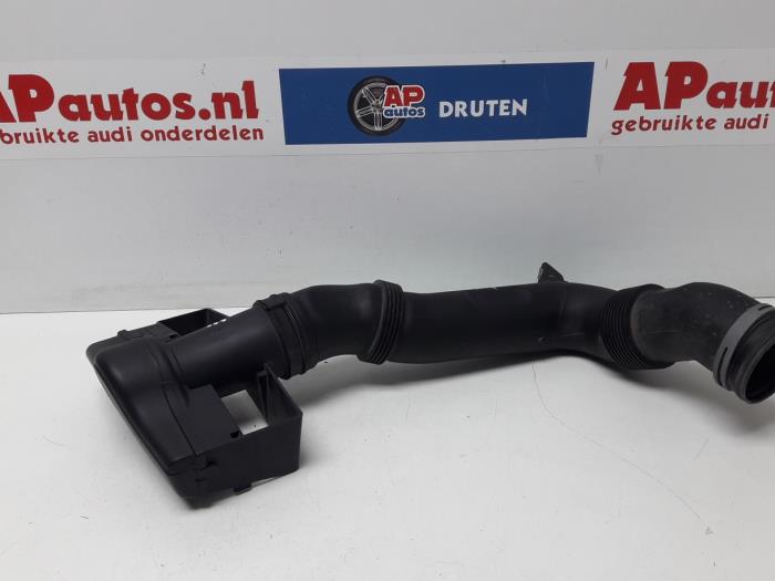 Air intake hose from a Audi A3 Sportback (8PA) 1.6 2008
