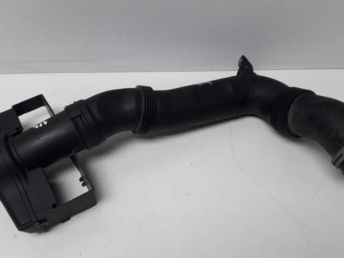 Air intake hose from a Audi A3 Sportback (8PA) 1.6 2008