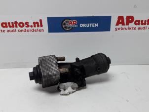 Usados Cuerpo de filtro de aceite Audi A4 (B7) 2.0 TDI 16V Precio € 19,99 Norma de margen ofrecido por AP Autos