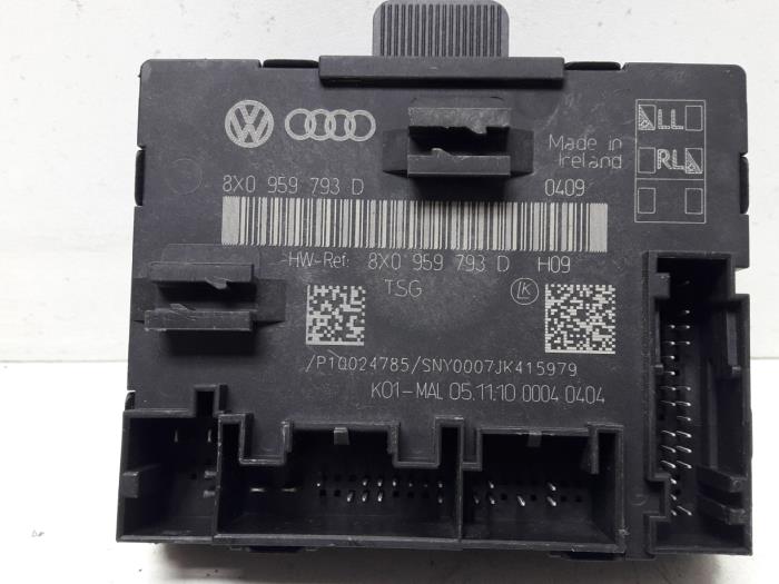 Zentralverriegelung Modul van een Audi A1 (8X1/8XK) 1.6 TDI 16V 2011