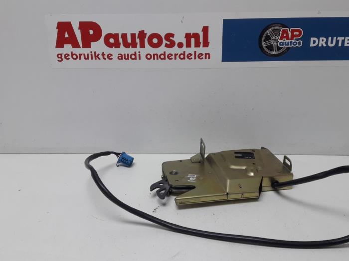 Używane Blokada dachu cabrio Audi Cabrio (B4) 2.0 E Cena € 34,99 Procedura marży oferowane przez AP Auto's