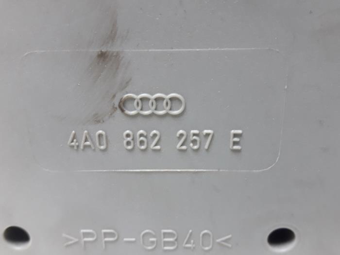 Pompa prózniowa elektrycznego zamka drzwiowego z Audi Cabrio (B4) 2.0 E 1995