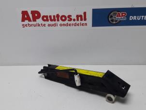 Używane Dzwignik Audi A8 (D4) 4.2 TDI V8 32V Quattro Cena € 19,99 Procedura marży oferowane przez AP Autos
