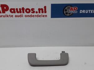 Używane Uchwyt reczny Audi Q5 (8RB) 2.0 TDI 16V Quattro Cena € 9,99 Procedura marży oferowane przez AP Autos