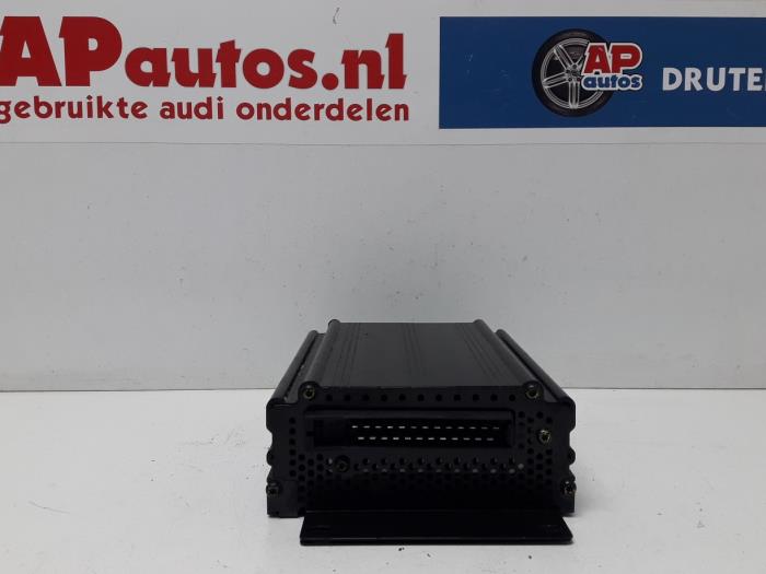 Amplificateur radio d'un Audi TT (8N3) 1.8 20V Turbo 1999