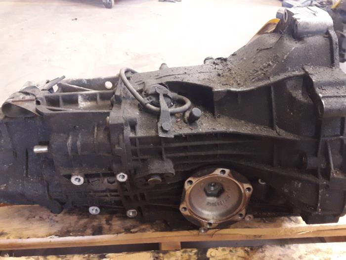 Gearbox from a Audi 80 Avant (B4) 2.6 E V6 1993