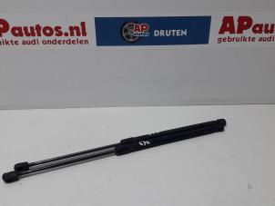 Używane Zestaw amortyzatorów gazowych tylnej klapy Audi A2 (8Z0) 1.4 16V Cena € 45,00 Procedura marży oferowane przez AP Autos