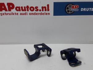 Usagé Kit charnières Audi A4 Cabrio (B7) 3.0 V6 30V Prix € 19,99 Règlement à la marge proposé par AP Autos