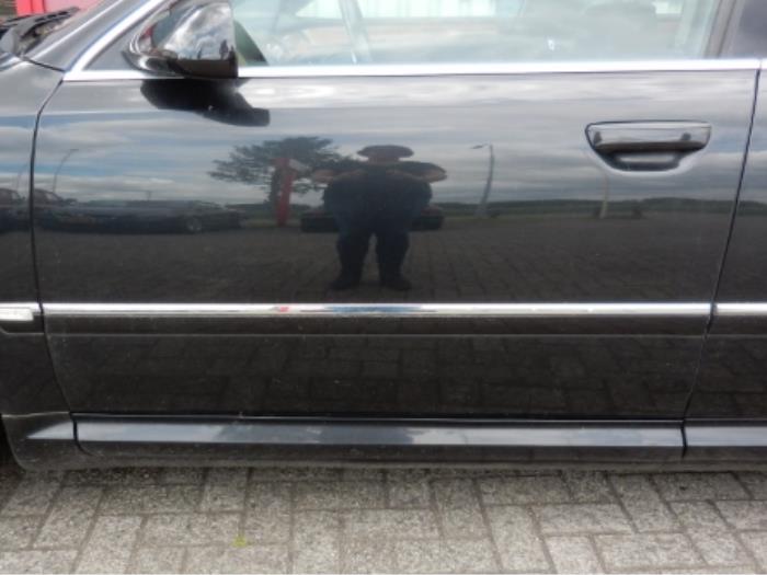 Außenspiegel links van een Audi A8 (D3) 4.0 TDI V8 32V Quattro 2004