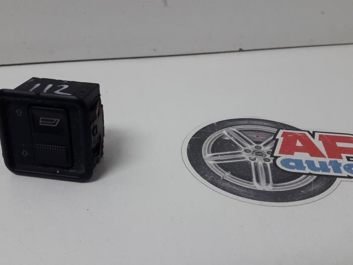Usados Interruptor de ventanilla eléctrica Audi Cabrio (B4) 2.0 E Precio € 19,99 Norma de margen ofrecido por AP Auto's
