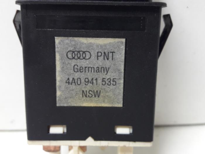Interruptor luz antiniebla de un Audi Cabrio (B4) 2.0 E 1994