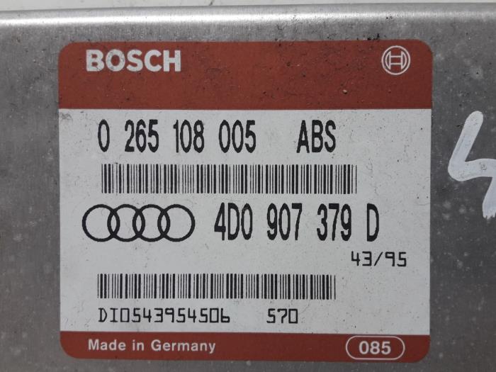 Ordenador ABS de un Audi A4 (B5) 1.6 1996