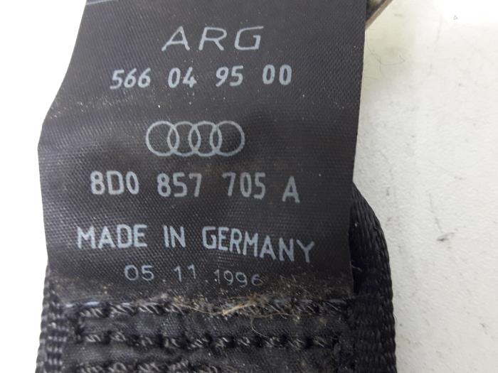 Sicherheitsgurt links vorne van een Audi A4 (B5) 1.6 1996
