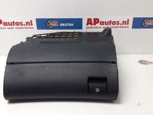 Usagé Boîte à gants Audi A4 (B5) 1.6 Prix € 24,99 Règlement à la marge proposé par AP Autos