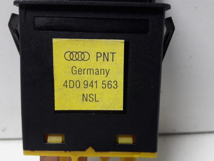 Nebelscheinwerfer Schalter van een Audi A4 (B5) 1.6 1996