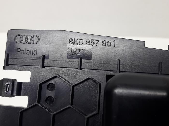 Aschenbecher vorne van een Audi Q5 (8RB) 2.0 TDI 16V Quattro 2010