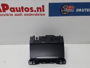 Używane Popielniczka przednia Audi Q5 (8RB) 2.0 TDI 16V Quattro Cena € 15,00 Procedura marży oferowane przez AP Autos