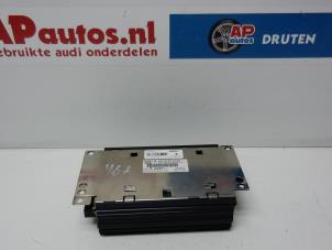 Używane Wzmacniacz radiowy Audi A8 (D3) 4.0 TDI V8 32V Quattro Cena € 34,99 Procedura marży oferowane przez AP Autos