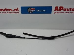 Used Front wiper arm Audi Q5 (8RB) 2.0 TDI 16V Quattro Price € 19,99 Margin scheme offered by AP Autos