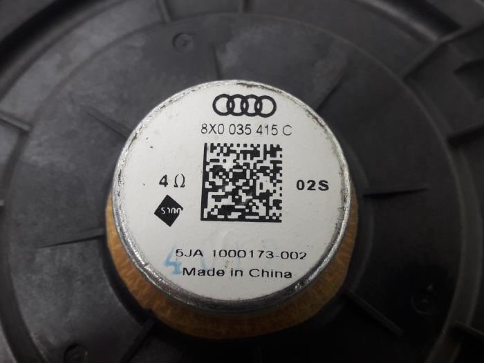 Speaker from a Audi A1 Sportback (8XA/8XF) 1.6 TDI 16V 2013