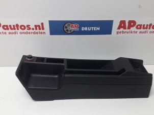 Usagé Console centrale Audi Cabrio (B4) 2.0 E Prix € 49,99 Règlement à la marge proposé par AP Autos