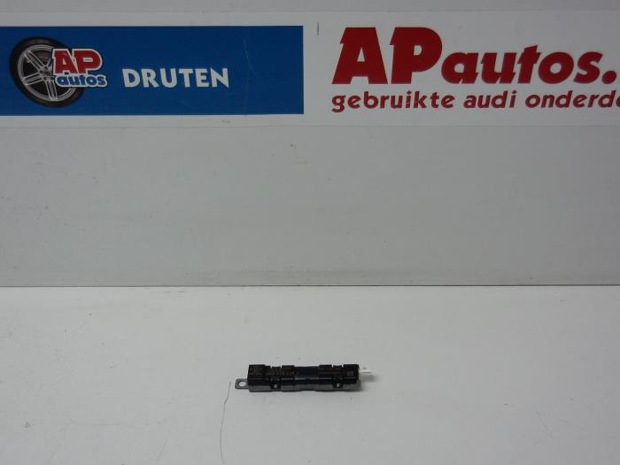 Wzmacniacz anteny z Audi Q5 (8RB) 2.0 TDI 16V Quattro 2009