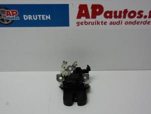 Usados Mecanismo de cierre del portón trasero Audi Q5 (8RB) 2.0 TDI 16V Quattro Precio € 14,95 Norma de margen ofrecido por AP Autos