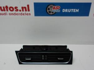 Usados Rejilla de aire de salpicadero Audi A4 Avant (B8) 2.0 TDI 16V Precio € 24,99 Norma de margen ofrecido por AP Autos