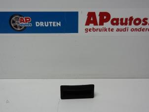 Usados Manija del portón trasero Audi A4 Avant (B8) 2.0 TDI 16V Precio € 14,99 Norma de margen ofrecido por AP Autos