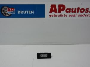 Usagé Eclairage immatriculation Audi A4 Avant (B8) 2.0 TDI 16V Prix € 7,50 Règlement à la marge proposé par AP Autos