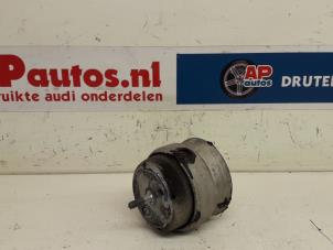 Usagé Support moteur Audi A4 Cabriolet Quattro (B7) 3.0 V6 30V Prix € 19,99 Règlement à la marge proposé par AP Autos