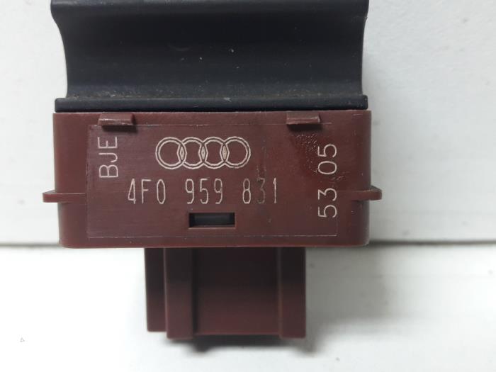 Interruptor del portón trasero de un Audi A6 Quattro (C6) 3.2 V6 24V FSI 2005