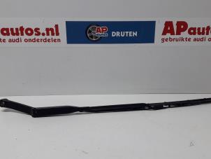 Gebrauchte Scheibenwischerarm vorne Audi 80 (B3) 1.8 Preis € 9,99 Margenregelung angeboten von AP Autos