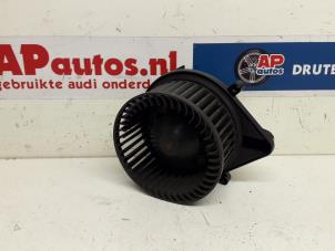 Usagé Ventilateur chauffage Audi A4 Avant (B7) 2.0 TDI 16V Prix € 19,99 Règlement à la marge proposé par AP Autos
