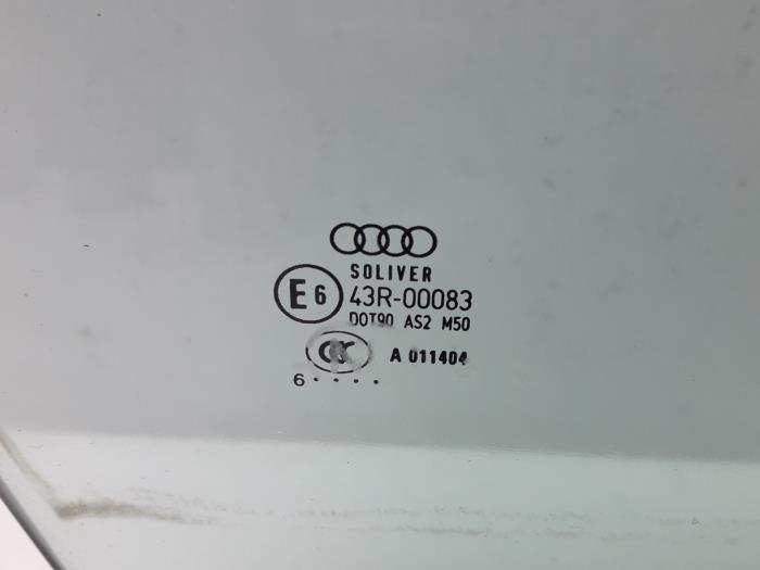 Szyba drzwi prawych przednich wersja 4-drzwiowa z Audi A6 Avant (C6) 2.4 V6 24V 2006