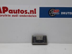 Usagé Eclairage intérieur arrière Audi A4 Avant (B5) 2.4 30V Prix € 35,00 Règlement à la marge proposé par AP Autos