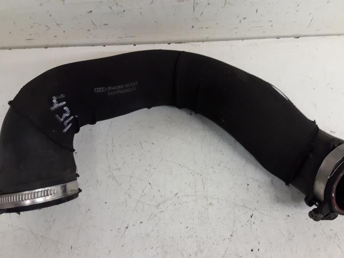 Intercooler Schlauch van een Audi A5 Quattro (B8C/S) 3.0 TDI V6 24V 2008