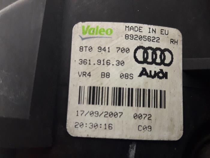 Feu antibrouillard avant droit d'un Audi A5 Quattro (B8C/S) 3.0 TDI V6 24V 2008