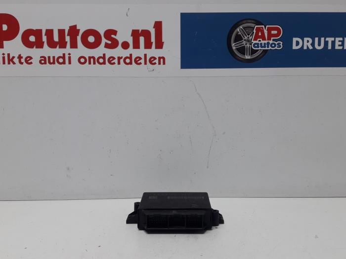 PDC Module from a Audi A4 Avant (B8) 2.0 TDI 16V 2011