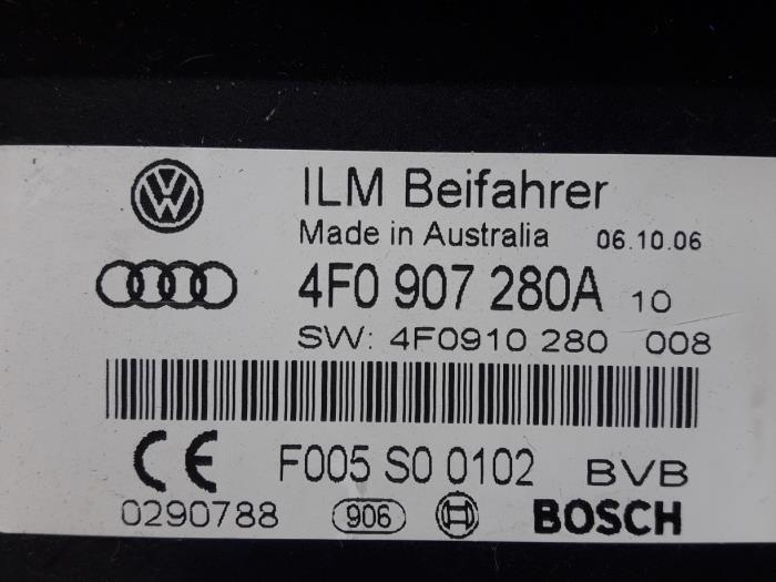 On-board computer from a Audi A6 Avant (C6) 2.4 V6 24V 2006