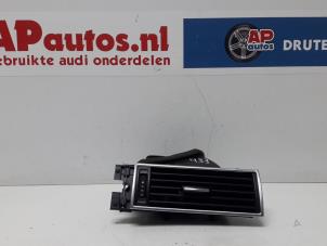 Używane Kratka wentylacyjna deski rozdzielczej Audi A6 Avant (C6) 2.4 V6 24V Cena € 19,99 Procedura marży oferowane przez AP Autos